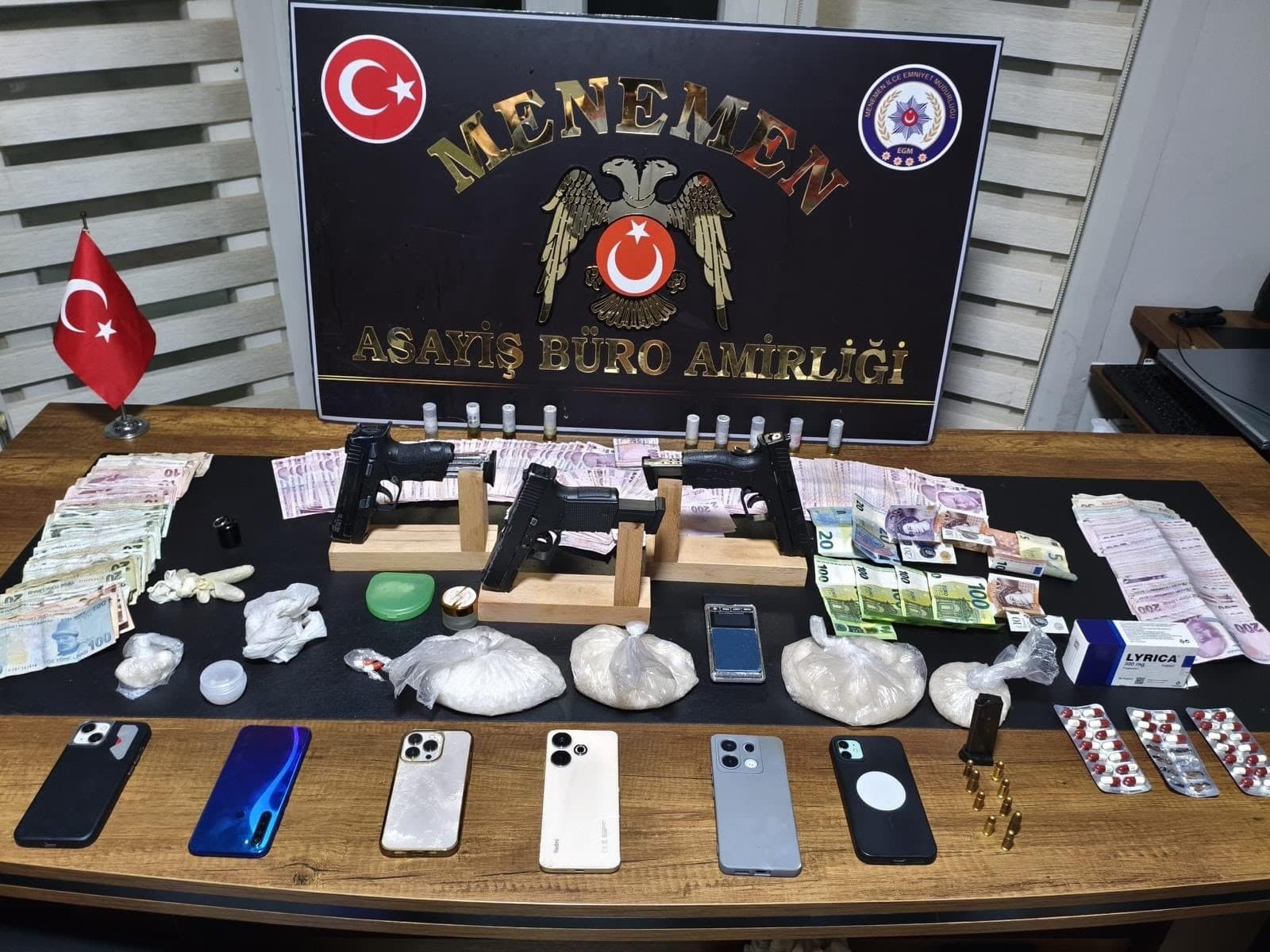 Menemen’de yasaklı madde ve silah operasyonu