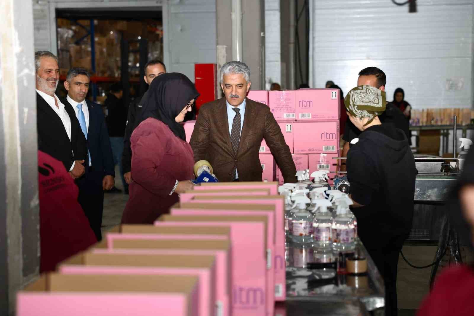 Vali Makas, Kozmetik Fabrikasında Üretim Süreçlerini Yerinde İnceledi