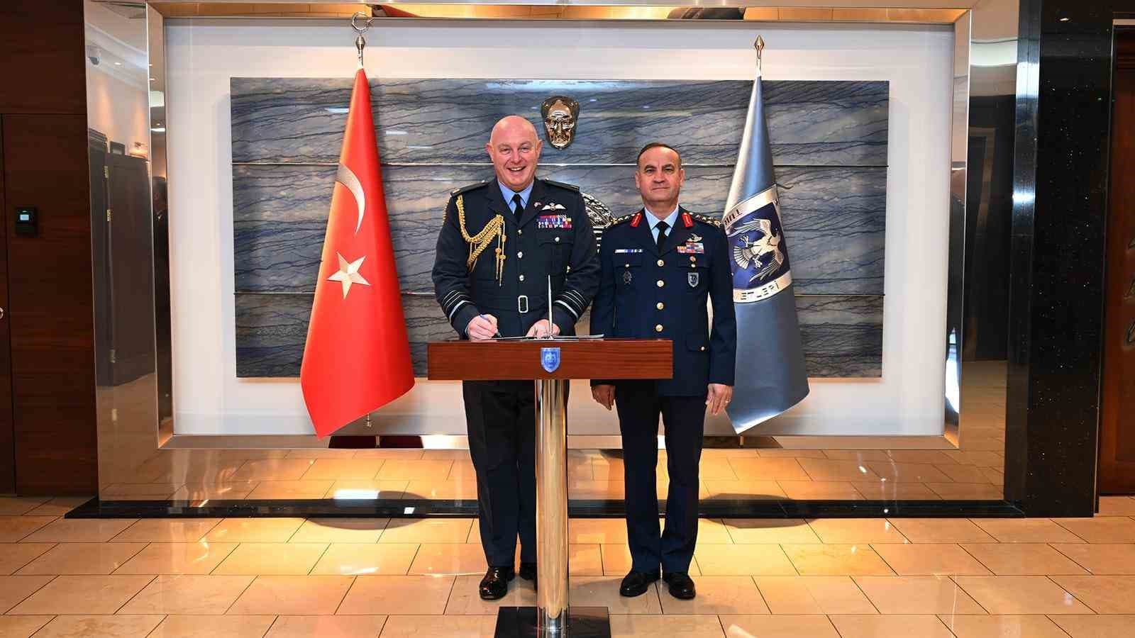 Hava Kuvvetleri Komutanı Dalkıran, İngiliz Komutanı ile Bir Araya Geldi
