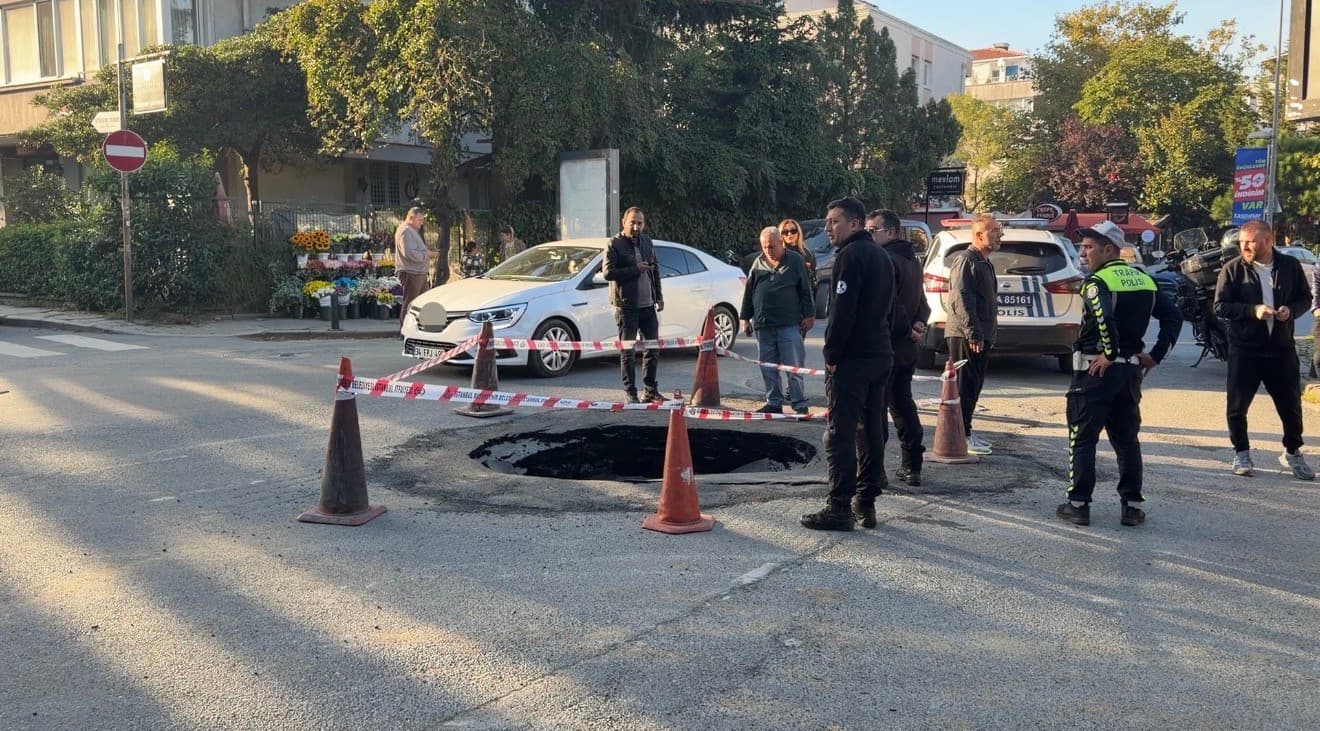 Beşiktaş Ana Cadde Çöktü: Trafikte Yoğunluk Yaşandı