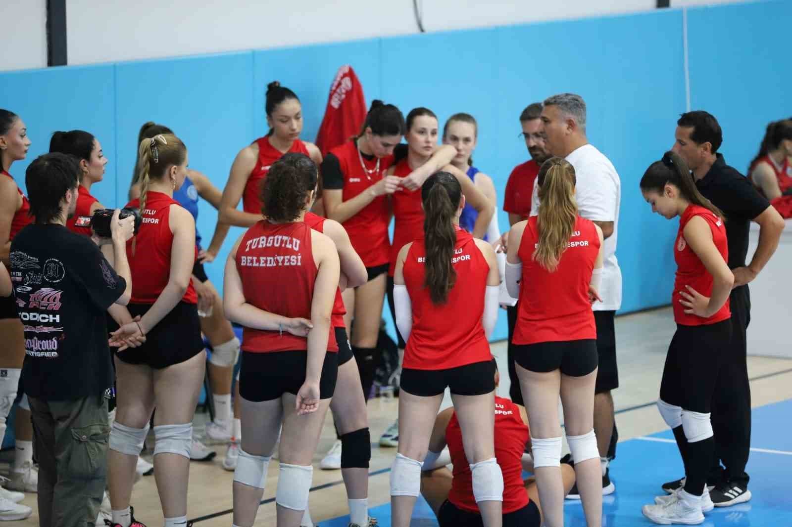 Turgutlu Belediyesi Kadın Voleybol Takımı Sezonuna Başlıyor