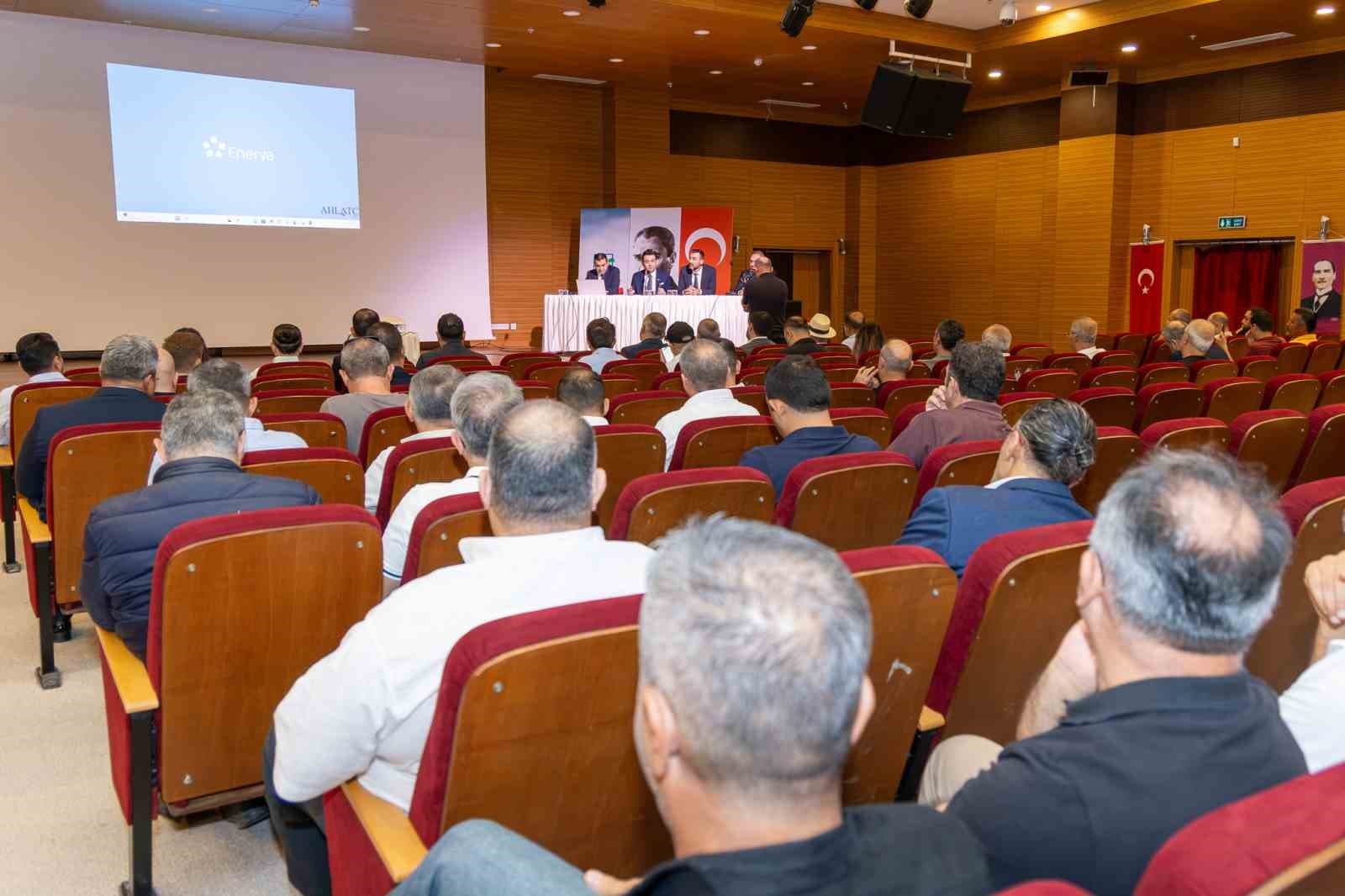 Manavgat'ta Doğal Gaz Yatırımları ve Enerji Altyapısı Üzerine Değerlendirme Toplantısı Yapıldı