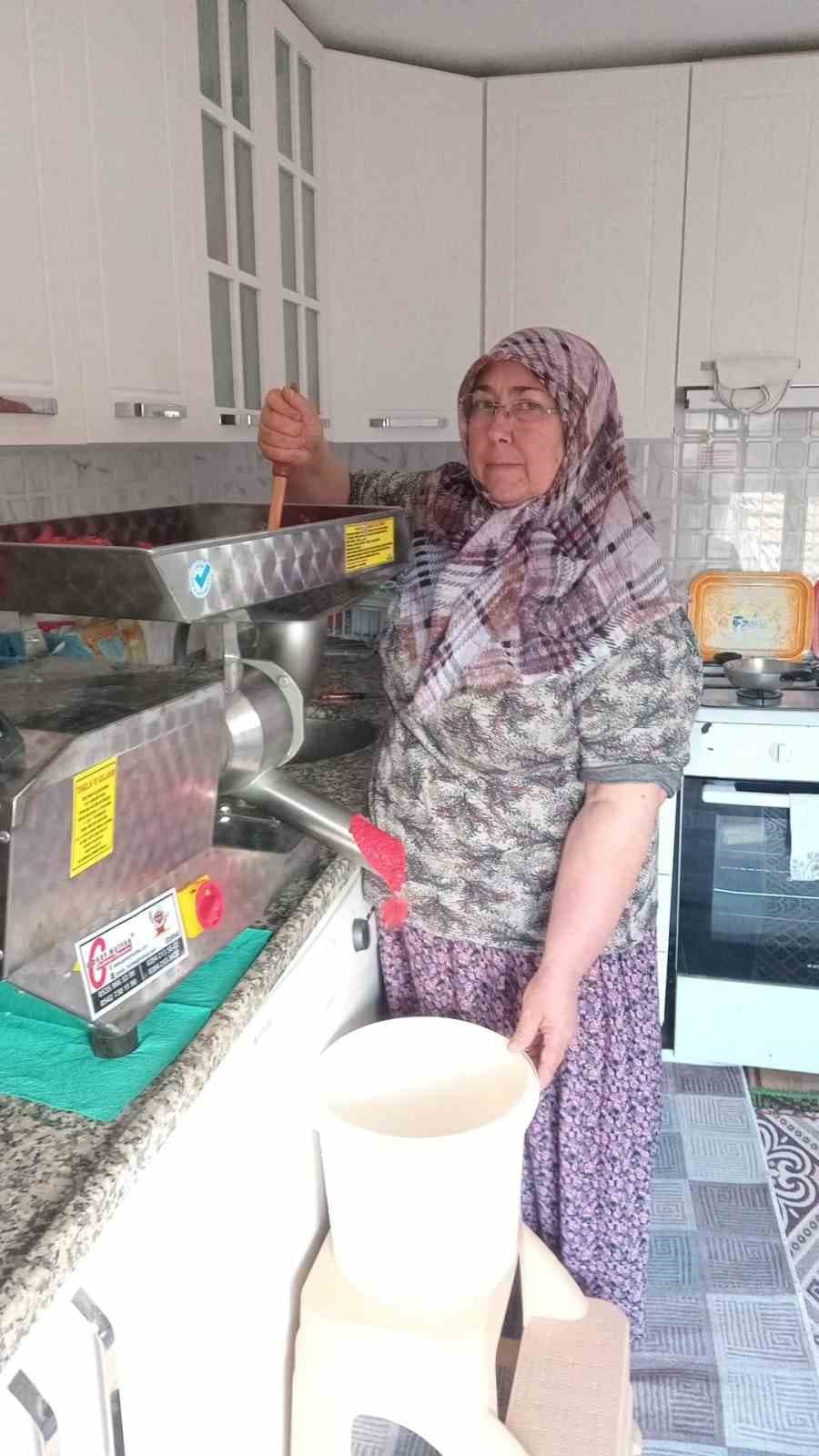 Uzunköprü'de Kadınlara Salça Makinesi Desteği Sağlandı