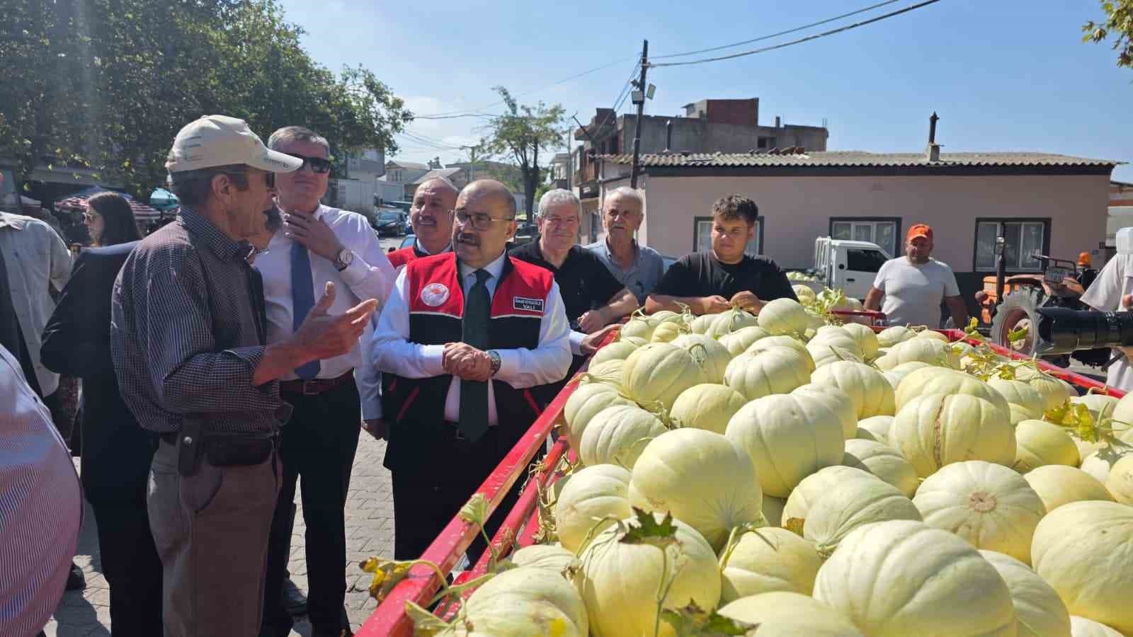 Balıkesir’de Ata Tohumuyla Yetiştirilen Beyaz Kavun Hasadı Başladı