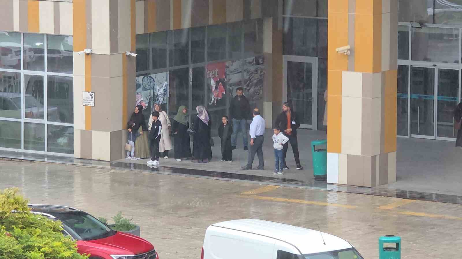 Van'da Ani Yağış Kent Yaşamını Etkiledi
