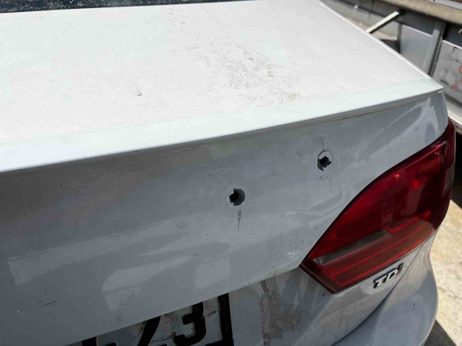 Araçla Seyir Halindeki Aileye Silahlı Saldırı: Olay Anları Kamerada Yayıldı