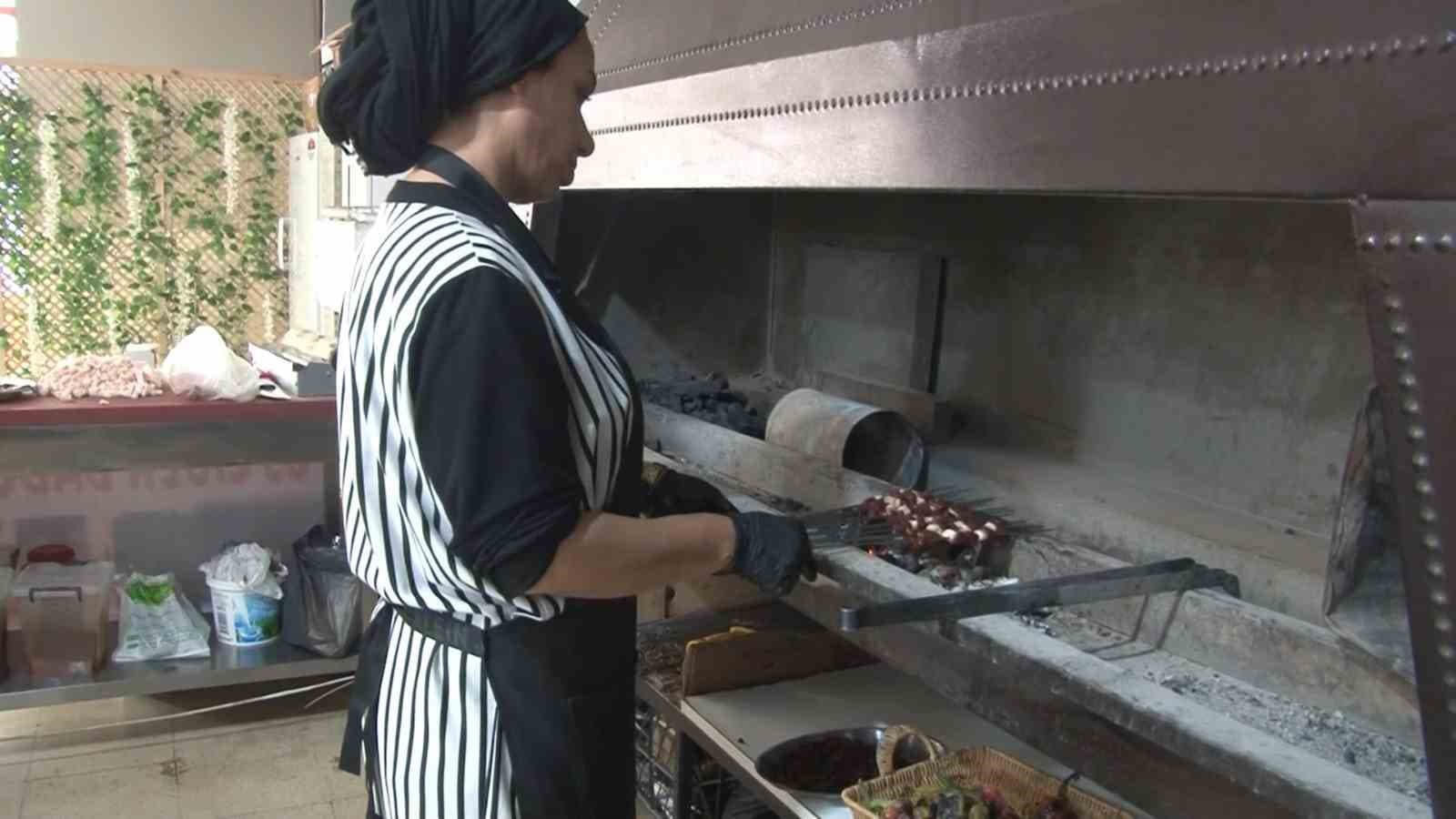 Şanlıurfa'da Ciğer Kebabı Kültüründe Kadın Ustaların Rolü Öne Çıkıyor