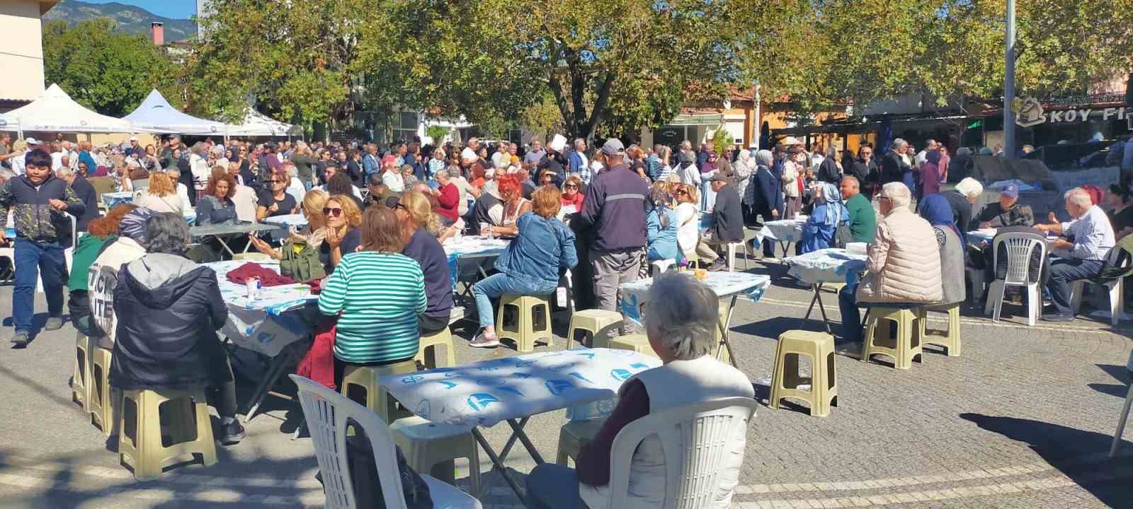 Edremit'te Kızılkeçili Çiftçi Hayrı 5 Bini Buluşturdu