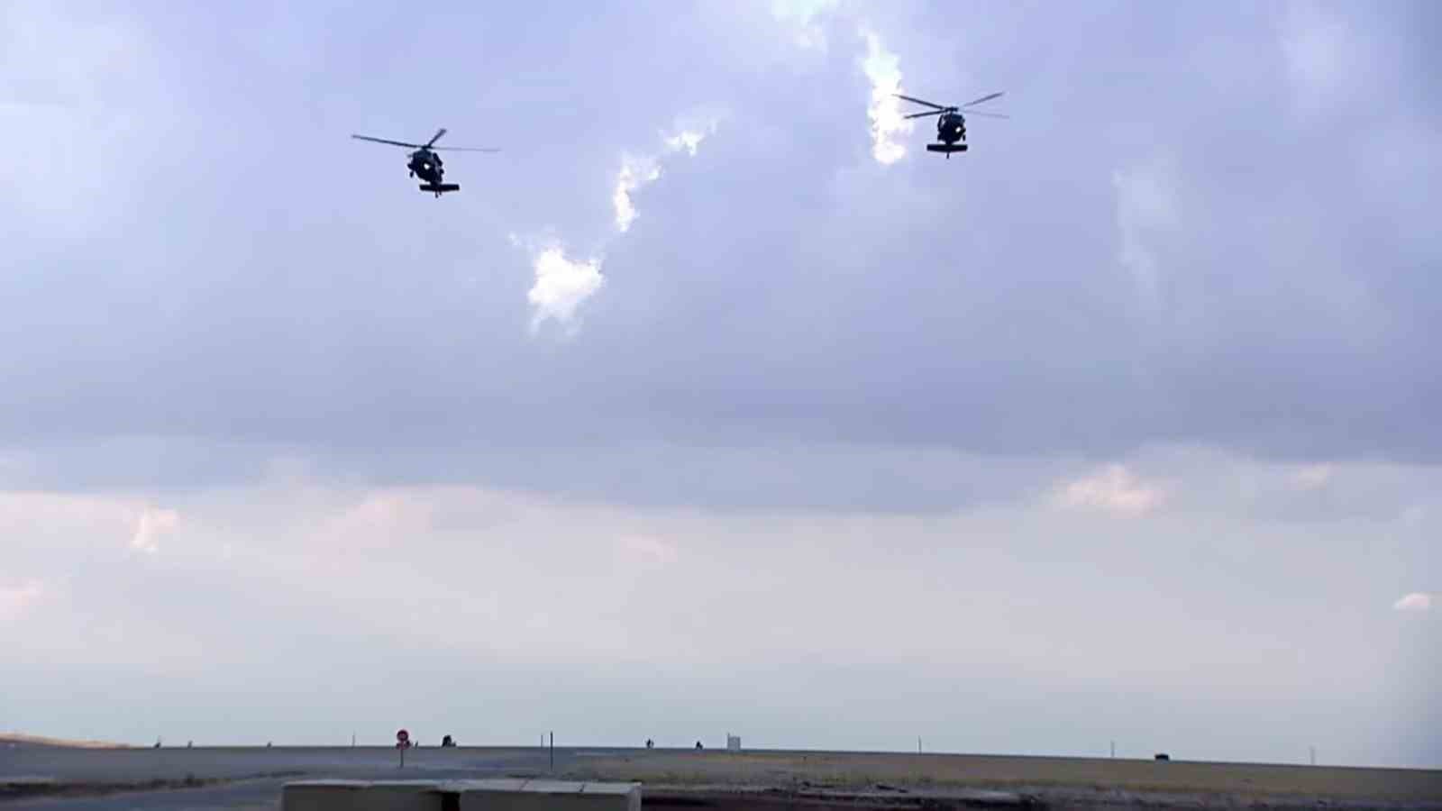Şanlıurfa'da TEKNOFEST'te Helikopterlerle Halk Oyunları Gösterisi