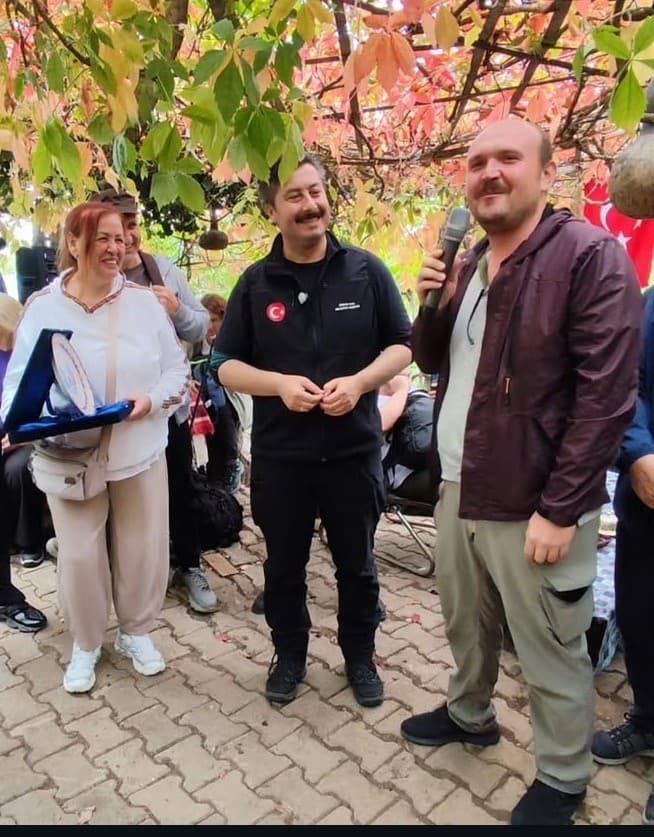 Bursa Şehir Hastanesi Ekibi, Yenişehir'de Sağlıklı Yaşam Yürüyüşüne Katıldı