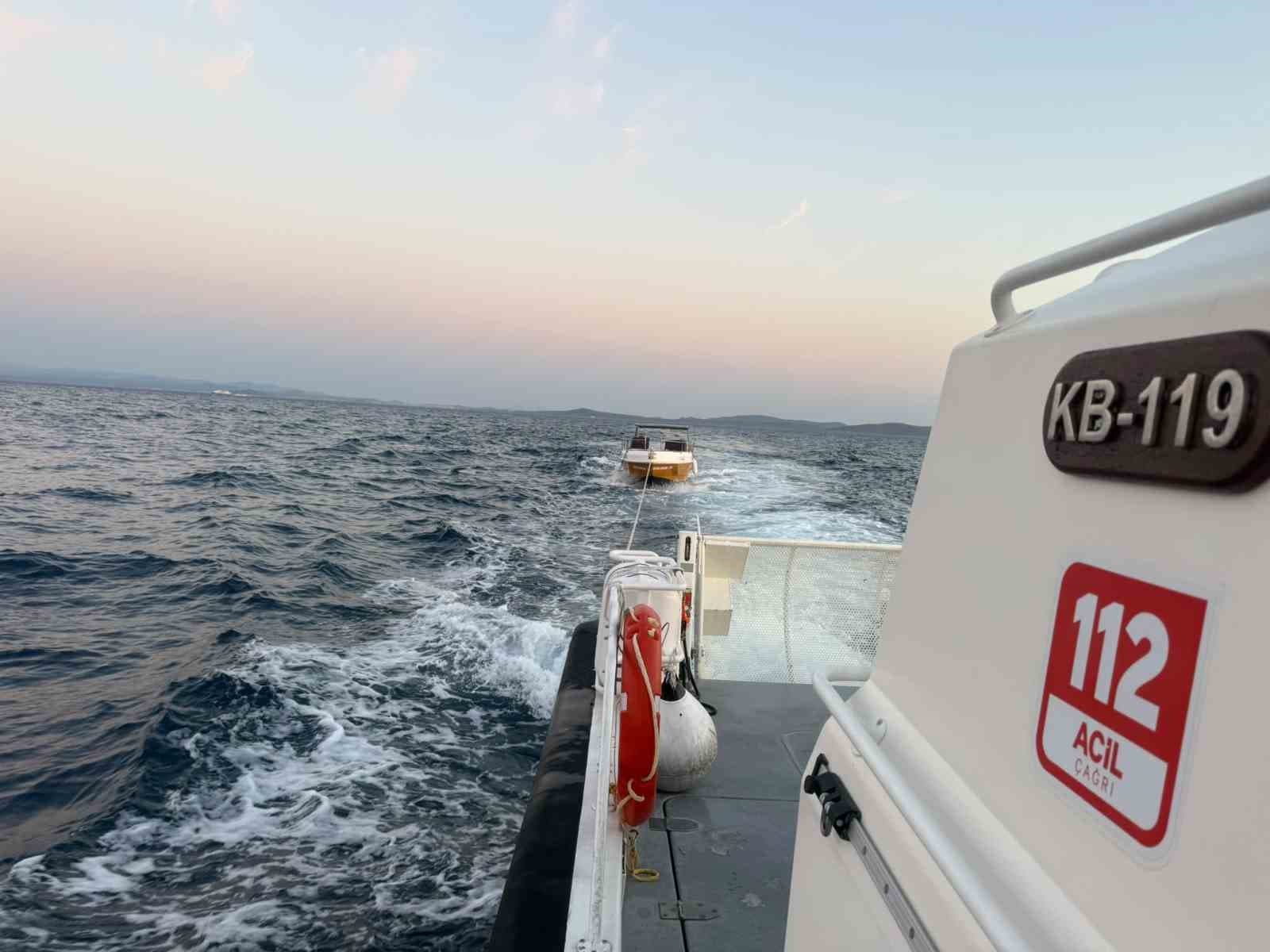 Çanakkale Boğazı'nda Tehlikeye Düşen Tekne Kurtarıldı: Yedi Yolcu Güvende