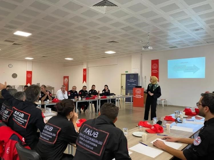 Kütahya AKUB Gönüllülerine Psikolojik İlk Yardım Eğitimi Verildi