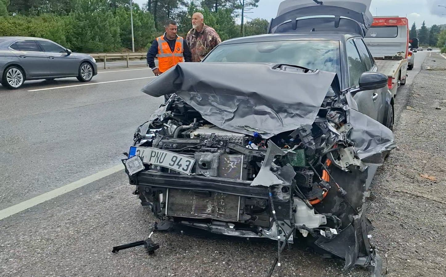 Çekmeköy'de Trafik Kazası: Şile Yolu'nda Araç Kullanılamaz Hale Geldi