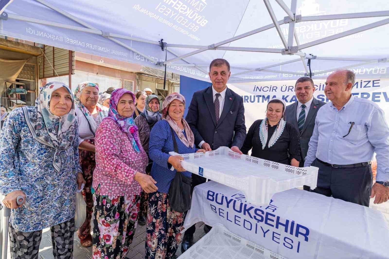 İzmir Büyükşehir Belediyesi’nden İncir Üreticilerine Kerevet Desteği