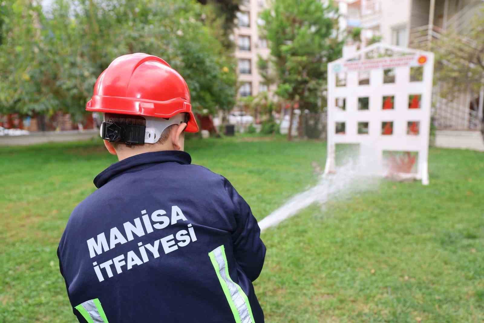 Minik Öğrenciler İtfaiyecilik Haftası Kapsamında Mesleği Deneyimledi