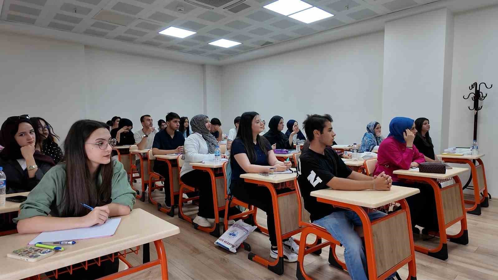 Elazığ Belediyesi, Gençlere YKS Hazırlık Kursu Başlattı