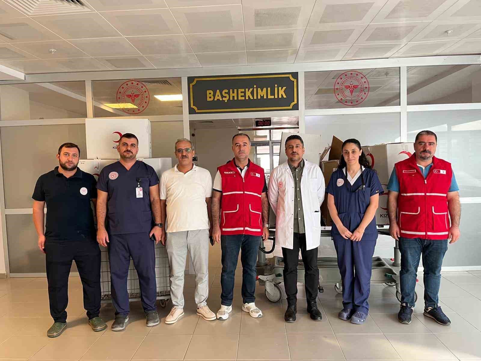 Artuklu Kızılay, Hastanede Tedavi Gören Çocuklara Giyim Yardımı Sağladı