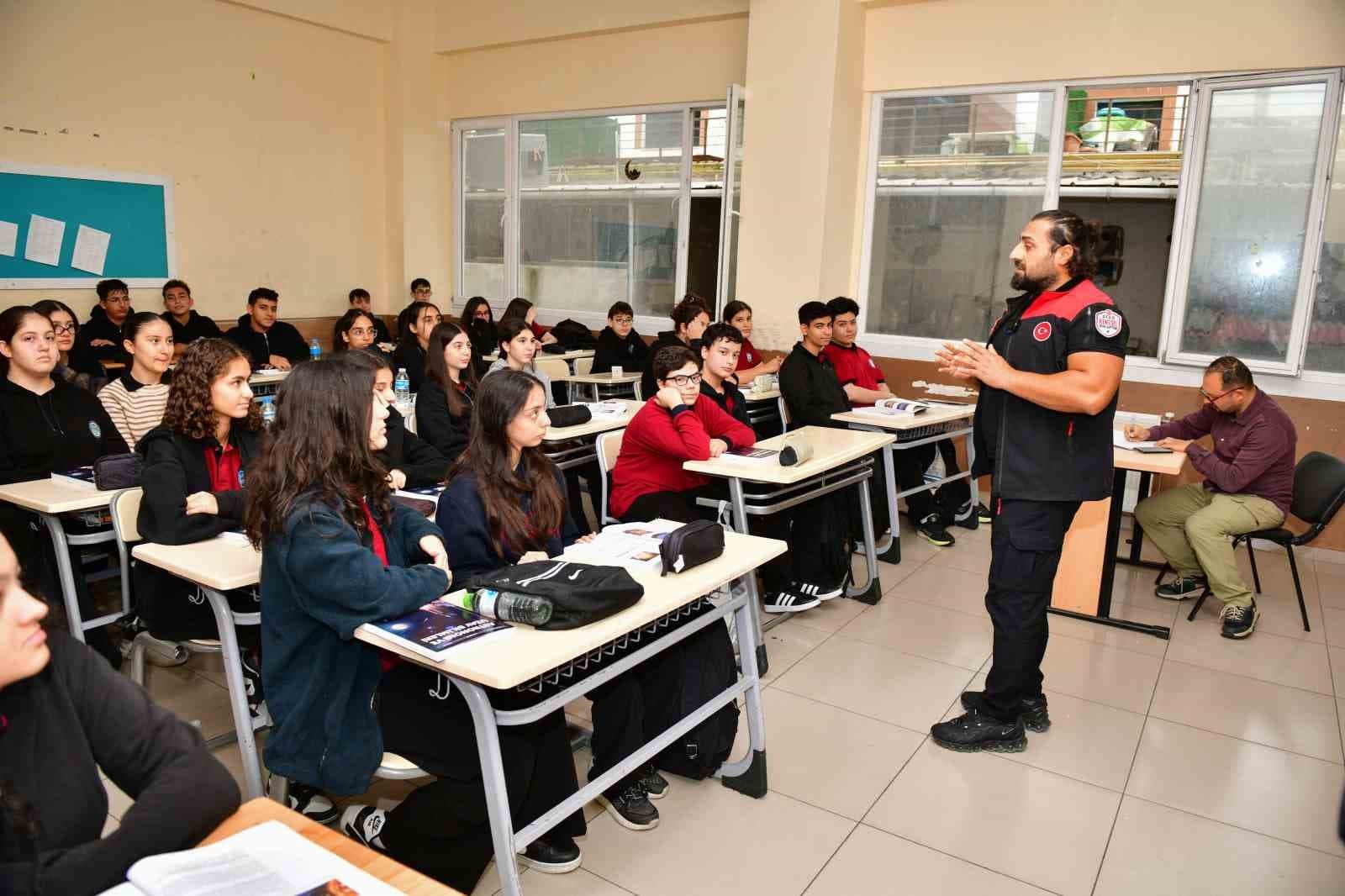 Esenyurt Belediyesi, Okullarda Deprem Farkındalığı Eğitimlerini Başlattı
