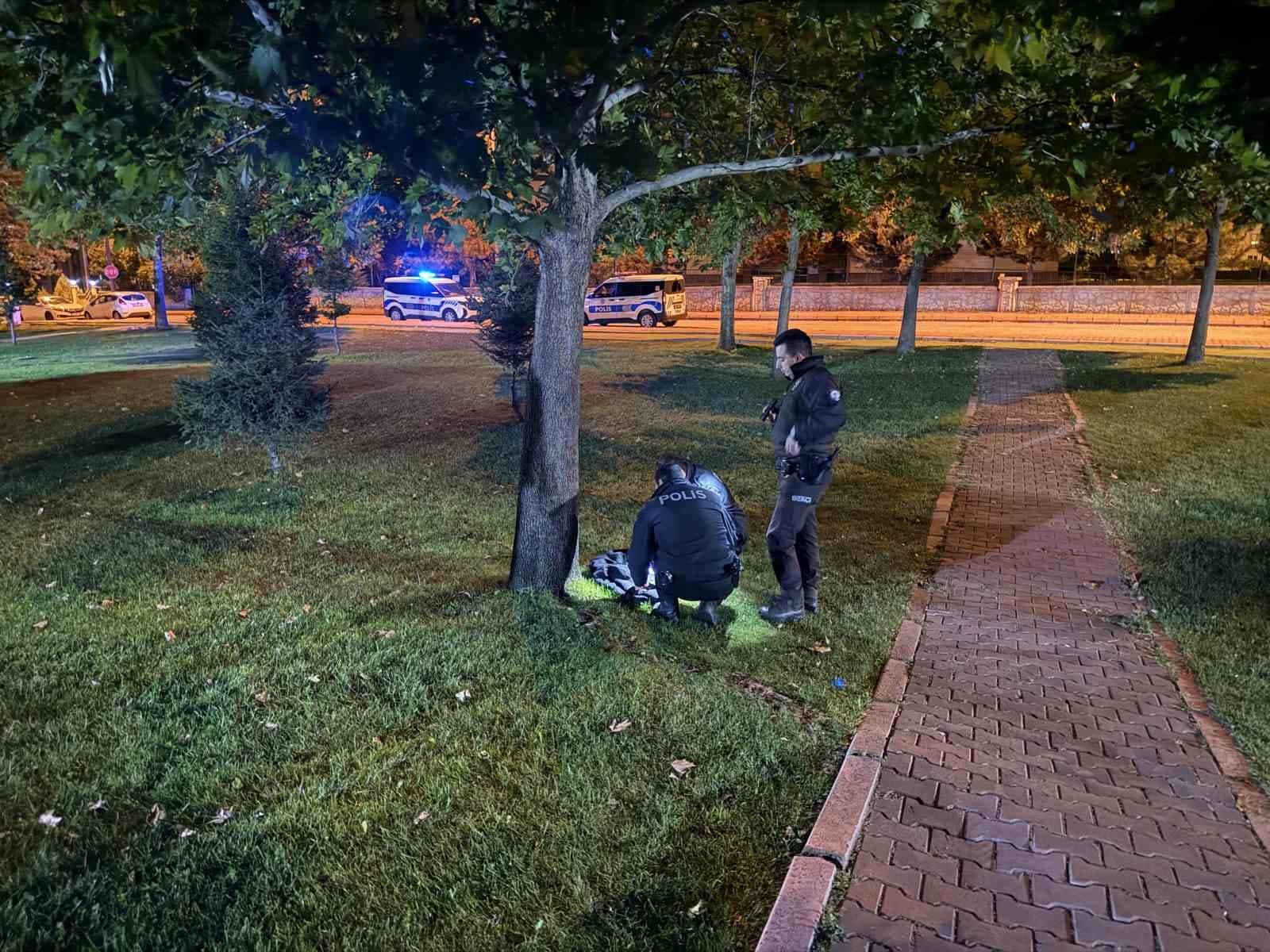 Kavgada Bulunan Şüpheliler Eşyalarını Bırakıp Kaçtı