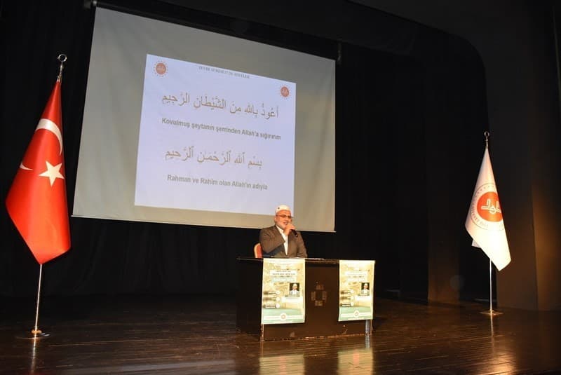 Salihli'de Camiler ve Sosyal Yaşam Konulu Konferans Yapıldı