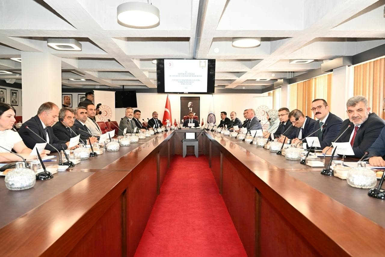 Başkan Özakalın, Sanayi ve Teknoloji İş Birliği Kurulu'nda Sanayi Potansiyeli Üzerine Görüşlere Katıldı