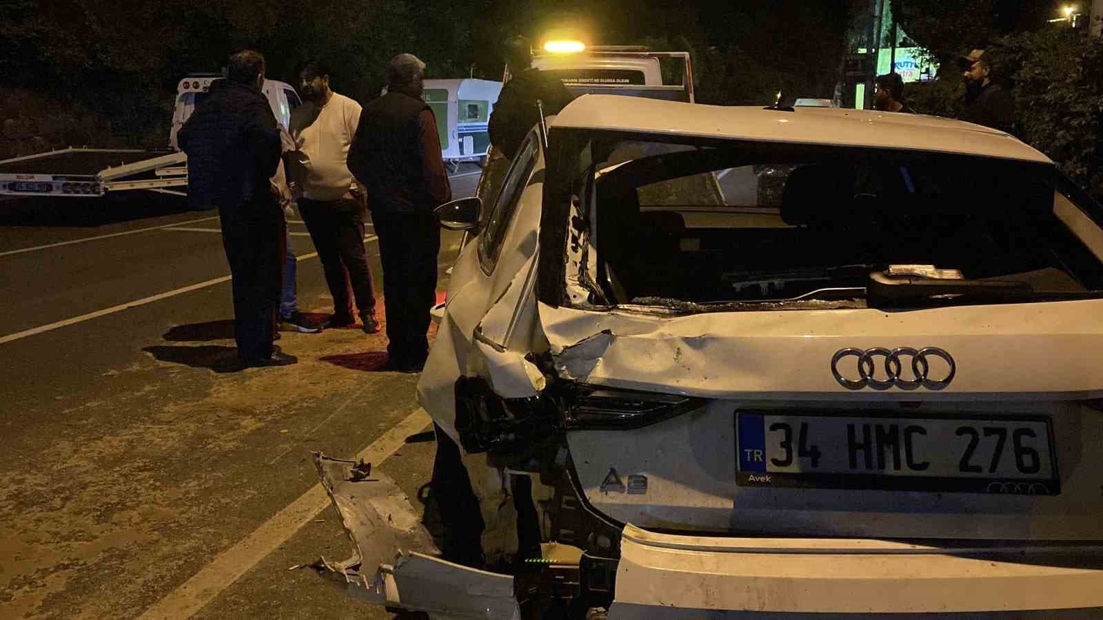 Sarıyer'de Karşıdan Gelen Araç Sıkıştırdığı Otomobili Çarptı: Altı Araç Hasar Gördü
