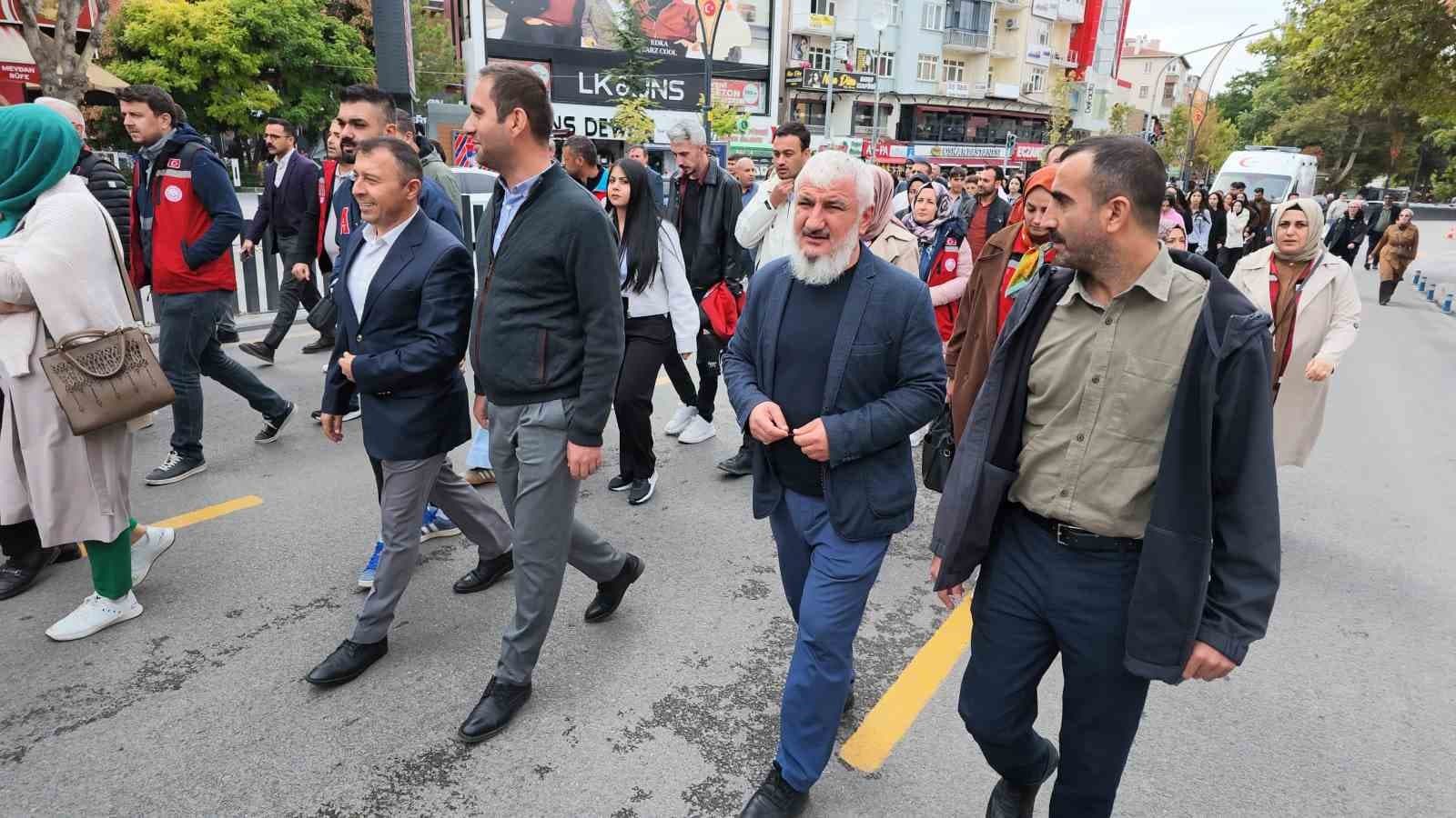 Niğde'de Dünya Yaşlılar Günü Yürüyüşü Yapıldı