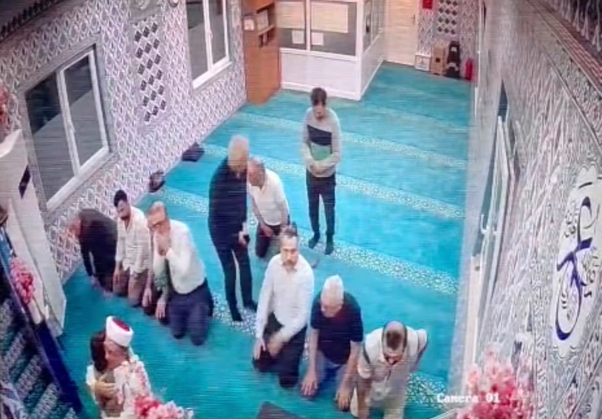 5 Yaşındaki Altan'dan Cami İmamına Duygusal Kavuşma: Güvenlik Kamerasına Yansıdı