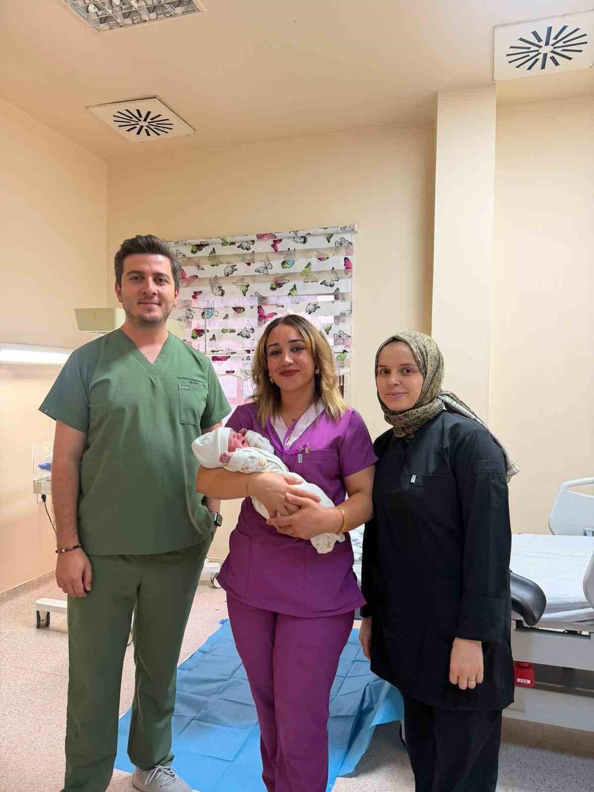 Patnos Devlet Hastanesi'nde Doğumda Yeni Uygulama: İlk Sezaryen Deneyimi, İkinci Doğumu Normal Doğumla Tamamladı