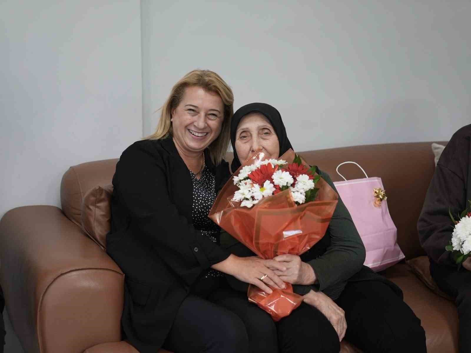 Yaşlılar Günü Kutlaması: Düzce Belediyesi Alzheimer Hastaları Merkezi'nde Ziyaret