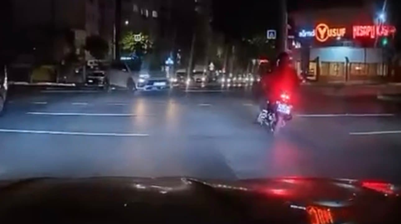Bursa'da Kırmızı Işık İhlali Sonucu Motosiklete Çarpışma