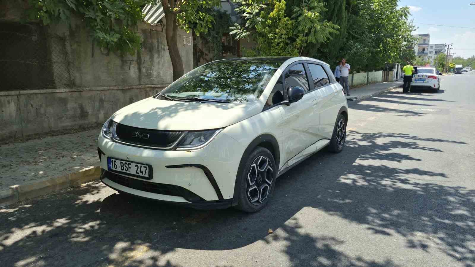 Motosiklet ve Otomobil Çarpıştı: Bir Kişi Yaralandı