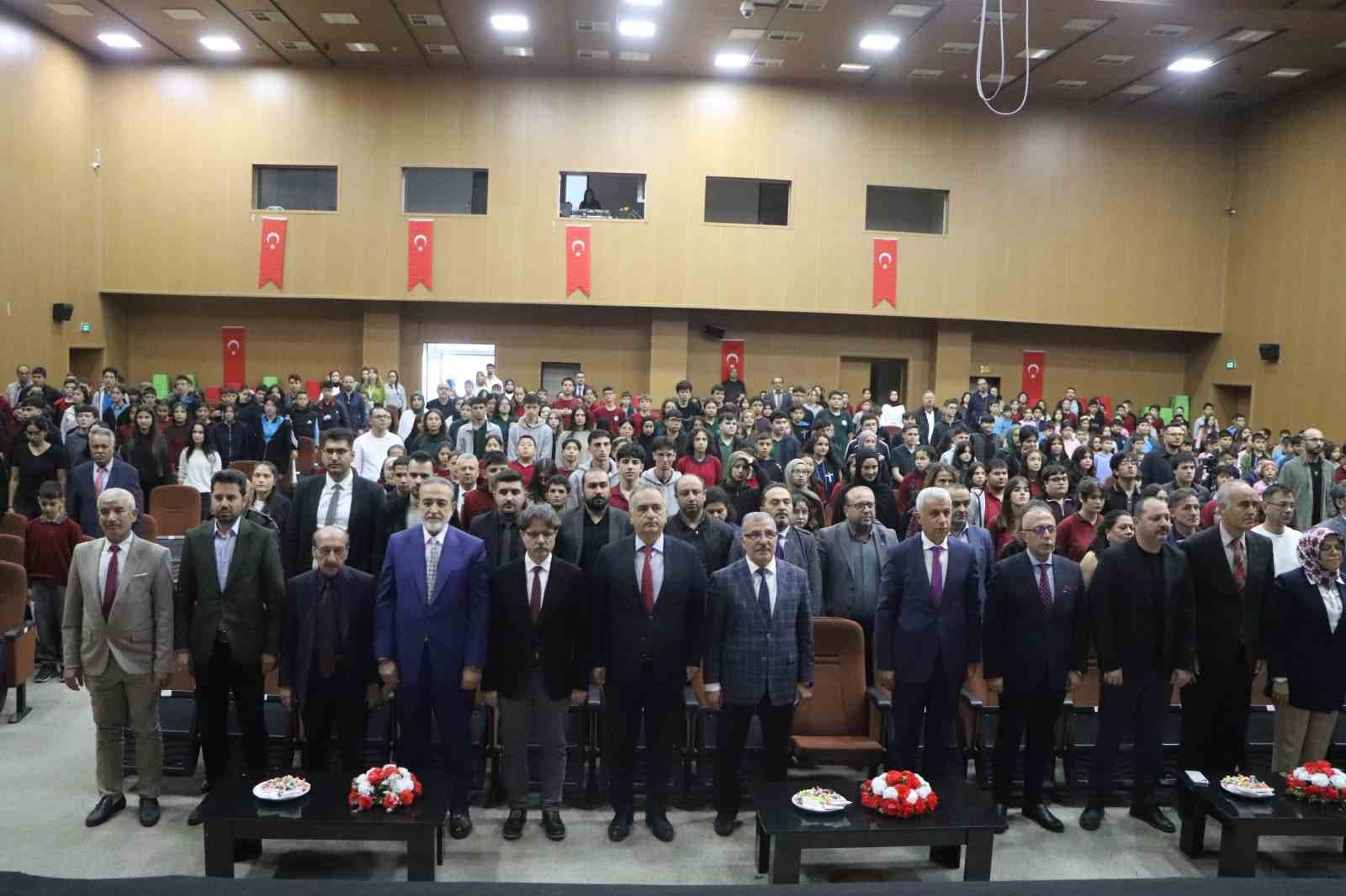 Karaman'da Bilim Şenliği Başladı: 'Keşfetmenin Neşeli Yolculuğu-3' Etkinlikleri Devam Ediyor