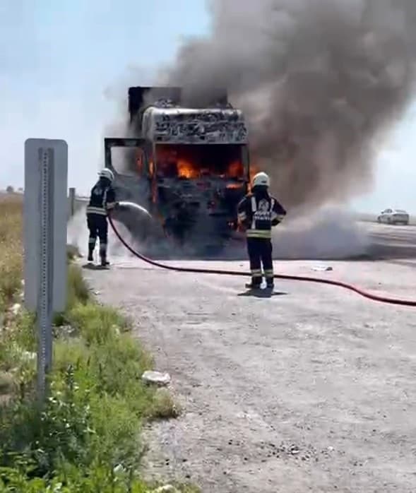 Konya'da Tır Çekicisinde Çıkan Yangın Olayı