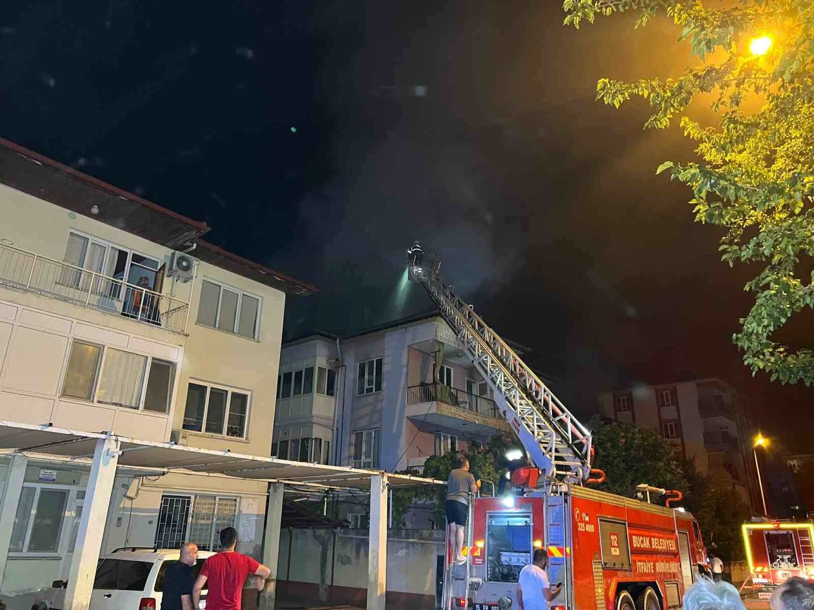 Burdur'da 3 Katlı Apartmanda Yangın Söndürüldü