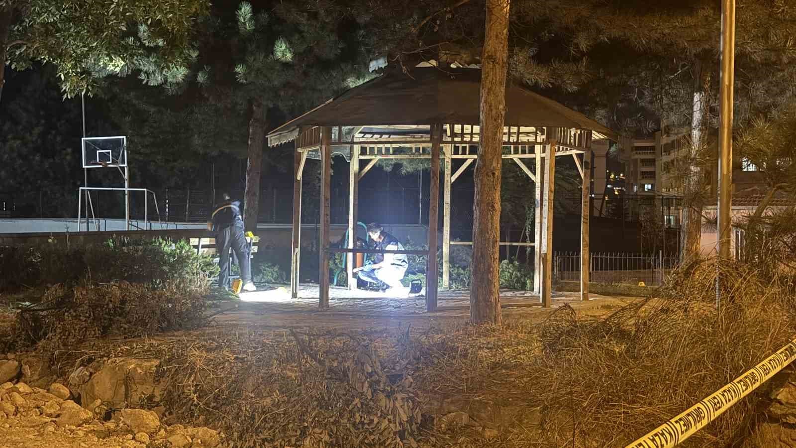 Okul Bahçesinde Yaşanan Kavgada Bıçaklanma: Hırka Tartışması Şiddete Dönüştü