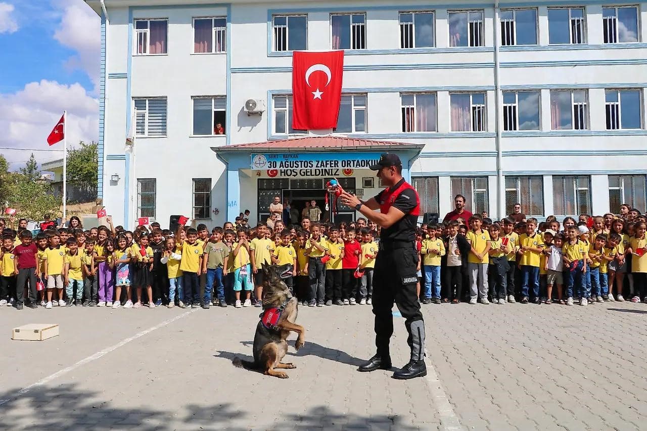 Siirt Baykan'da 600 Öğrenciye Trafik ve Siber Güvenlik Eğitimi Düzenlendi