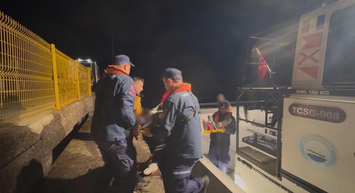 Bozcaada Trafik Kazasında Yaralı, Sahil Güvenlik Tarafından Tahliye Edildi