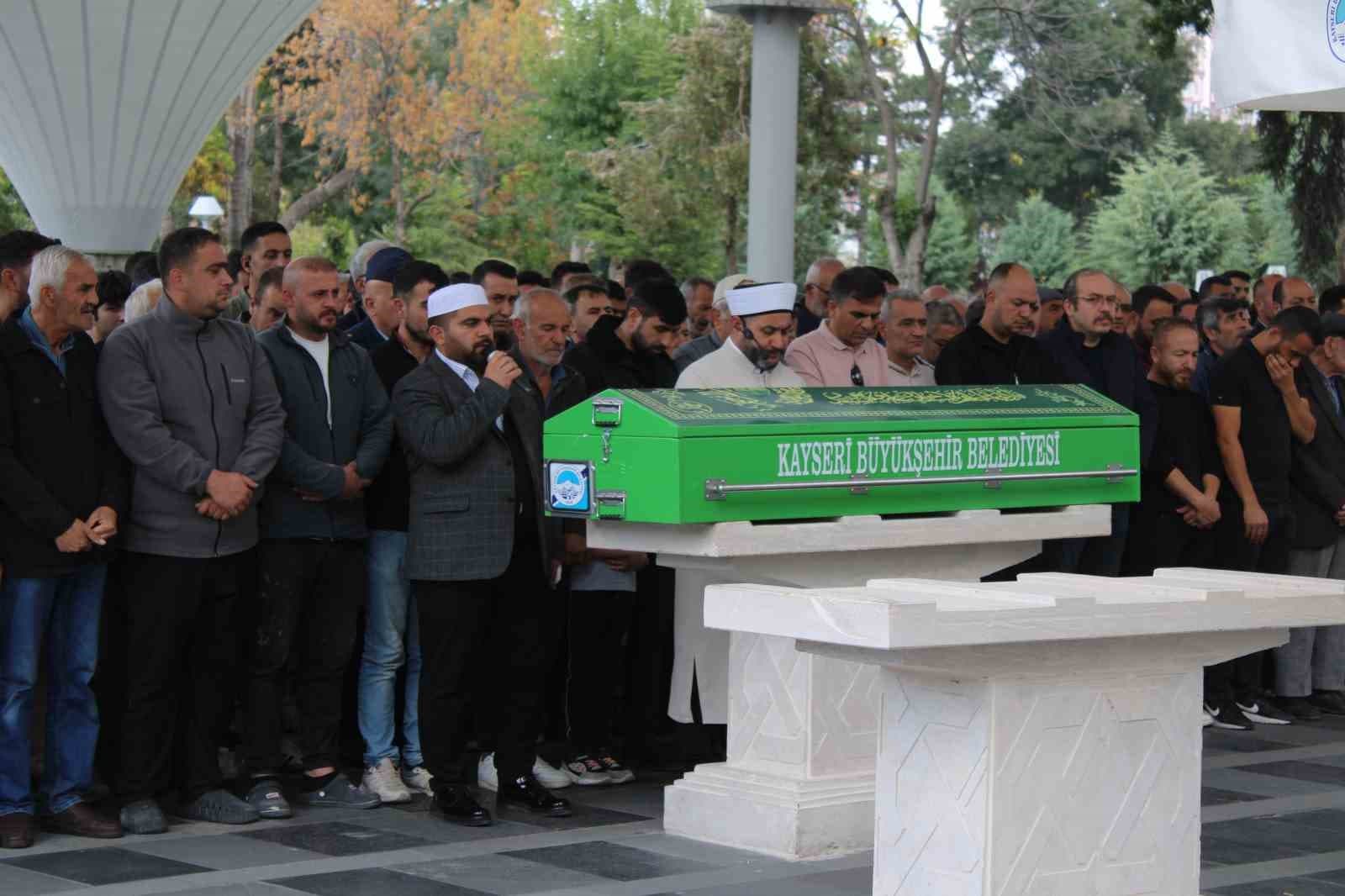 Cevit Fikret Aksoy, Ağaçtan Düşme Nedeniyle Vefat Etti