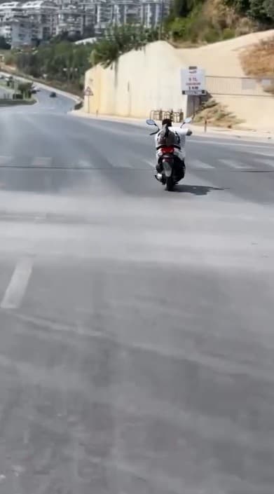 Alanya'da Motosikletlinin Tehlikeli Manevraları Video Kaydedildi