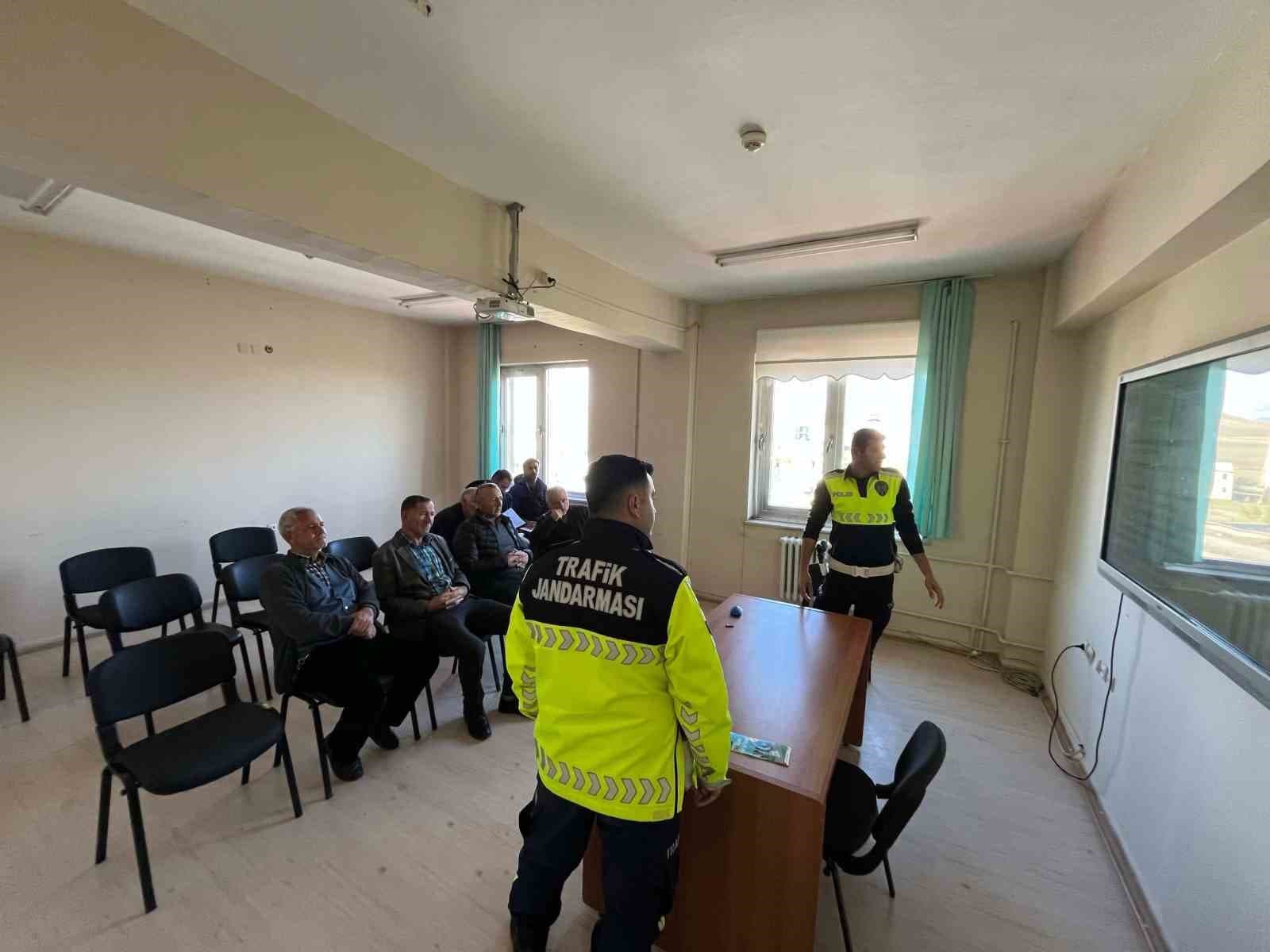 Akyaka’da okul servis şoförlerine trafik eğitimi