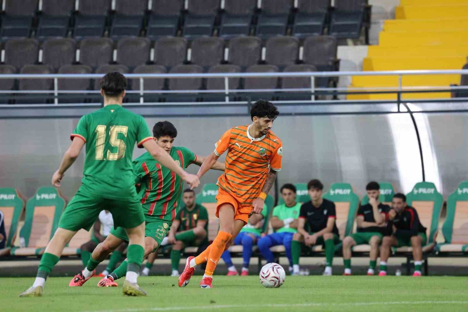 Alanyaspor, Amed Sportif Faaliyetler'i 4-0 Devirdi