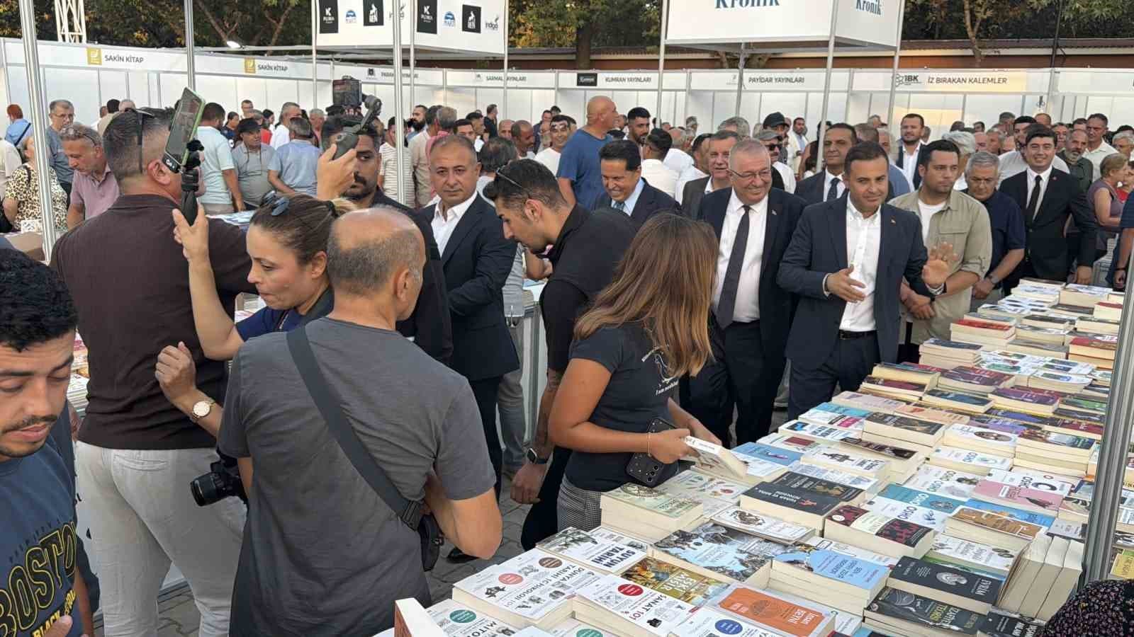 8. Edremit Kitap Fuarı Resmen Başladı: Kültür ve Edebiyat Platformu Faaliyete Geçti