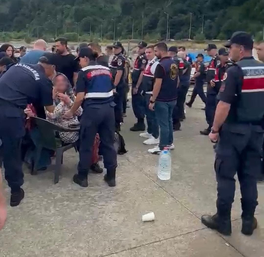 Rize'de Balıkçılar, Kafes Balıkçılığına Karşı Engelleme Eylemi Yaptı