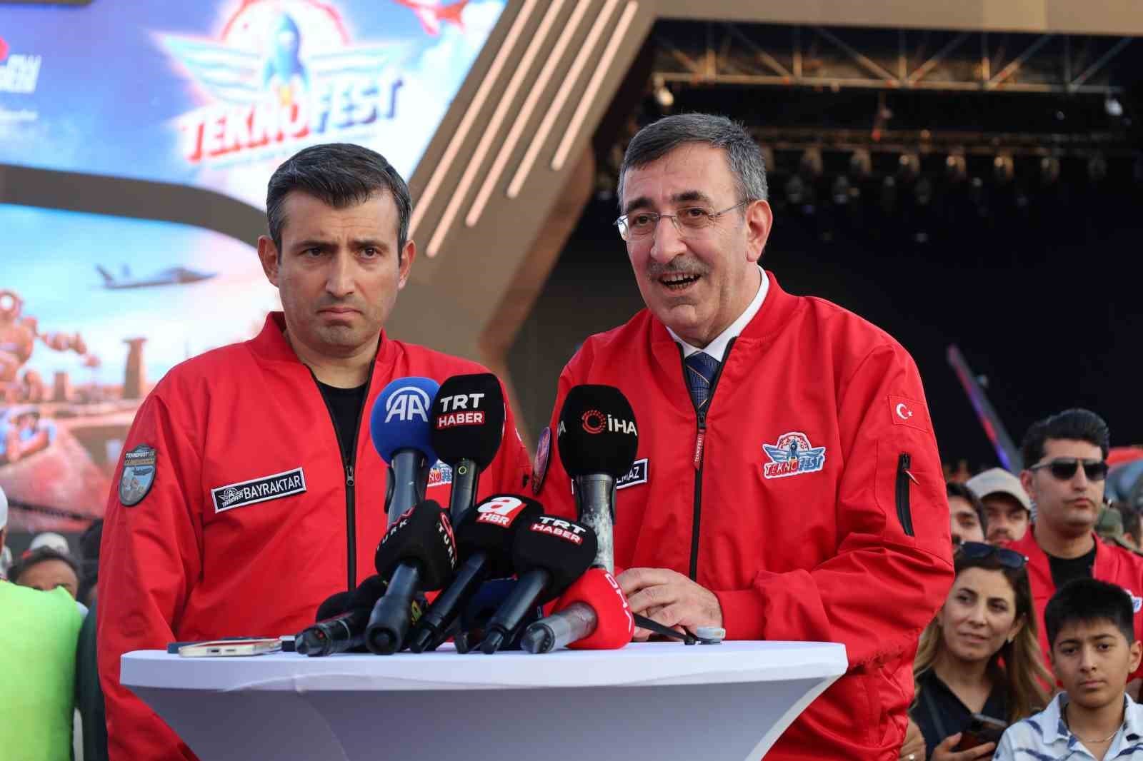 Bayraktar ve Cumhurbaşkanı Yardımcısı Yılmaz Ortak Açıklamada Gençlere Odaklandı