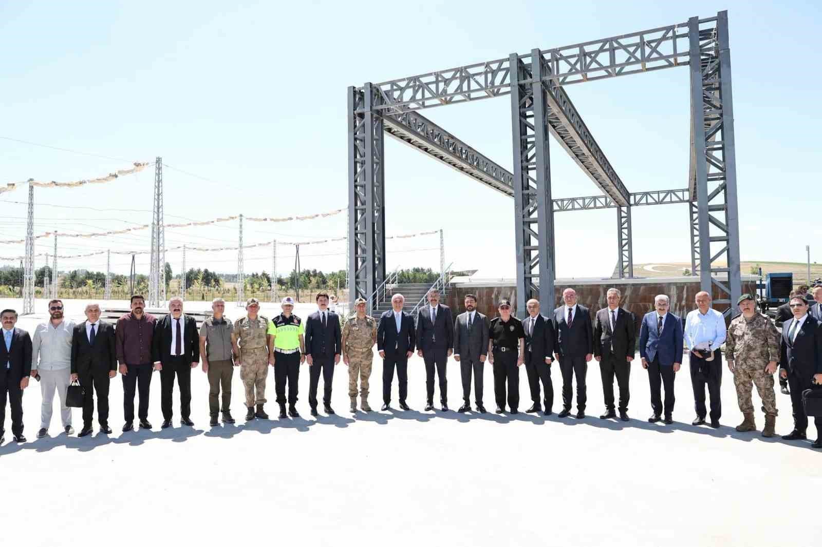 Bakan Yardımcısı Çelik, Malazgirt Zaferi Anma Etkinlikleri İçin Alanı Denetledi