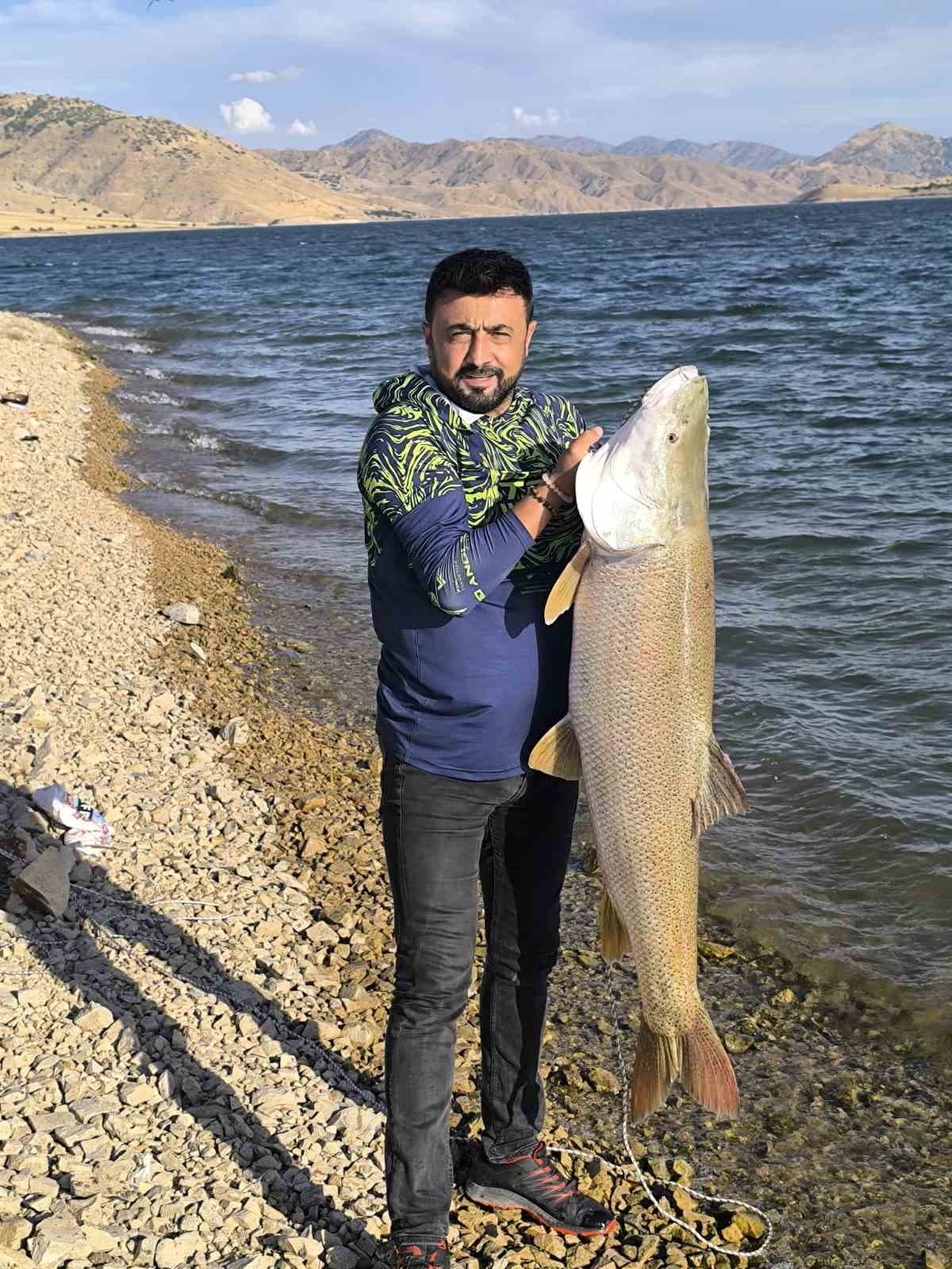 Keban Baraj Gölü'nde 30 Kilogram Ağırlığındaki Dev Turna Balığı Yakalandı