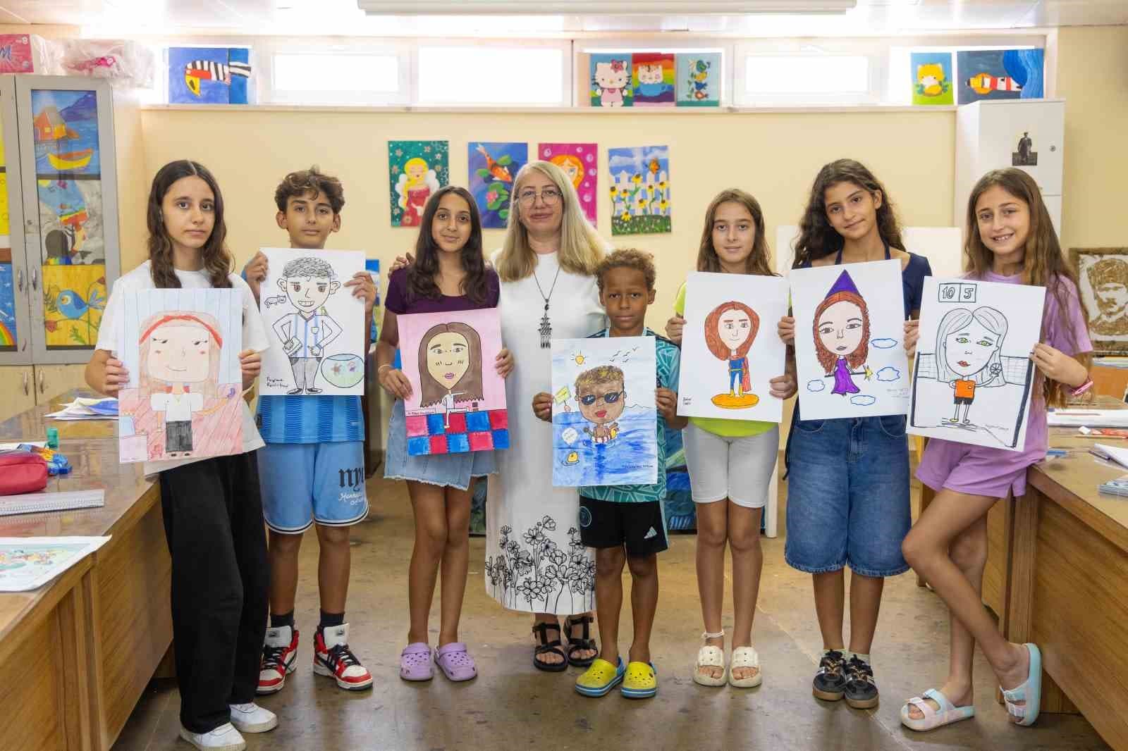 Manavgat'ta Çocuklar Karikatür Sanatına Adım Attı