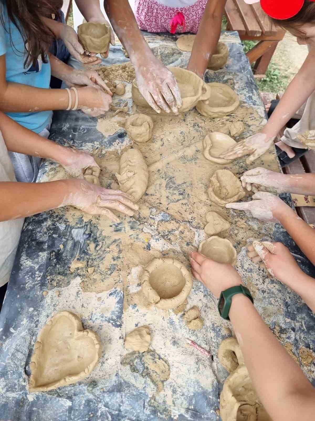 Çocuklar Seramik Çamuru Kullanarak Sanatsal Çalışmalar Yaptı