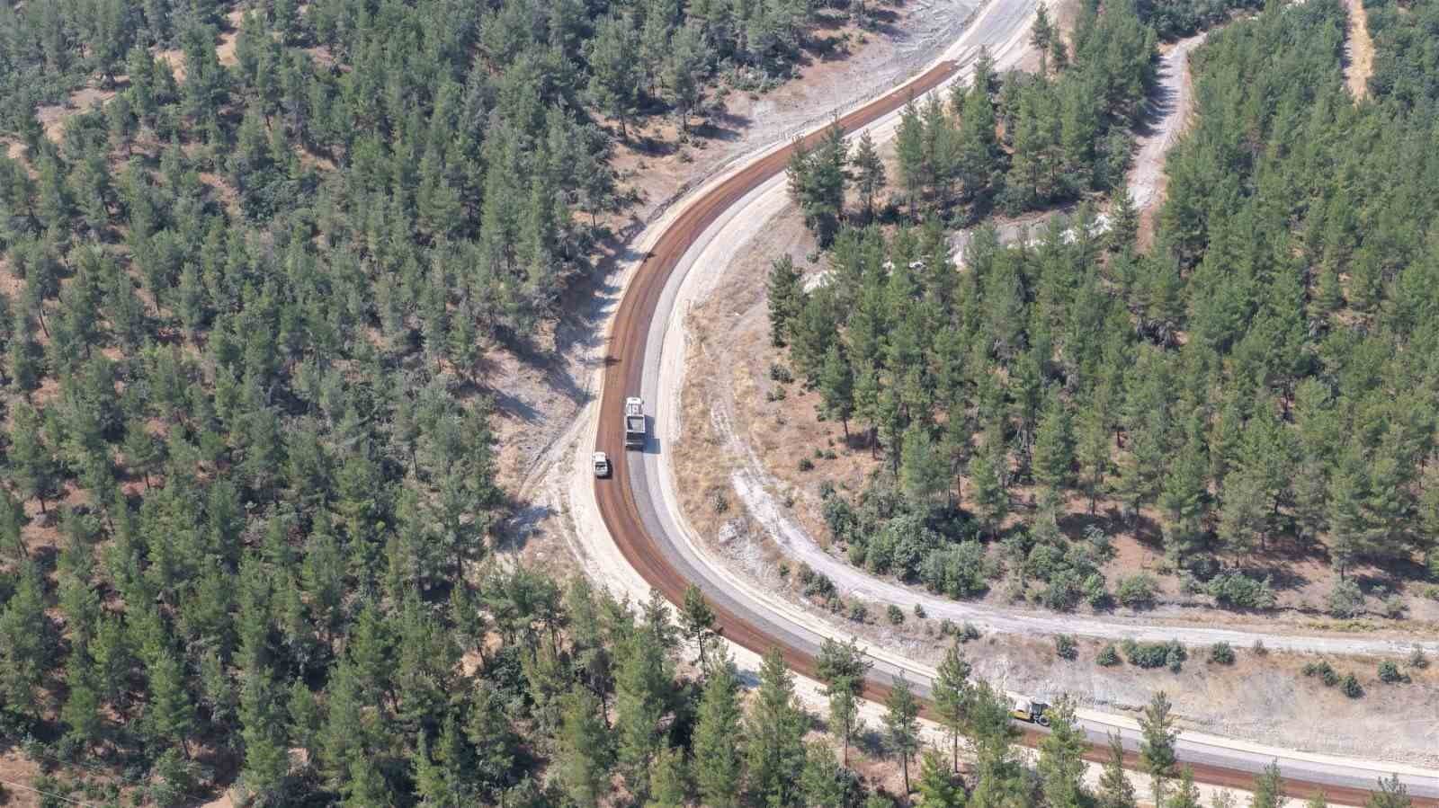 Dursunbey'de Başkan Akın'ın Sözü Gerçekleşti: Gökçedağ Grup Yolu İnşaatı Tamamlandı